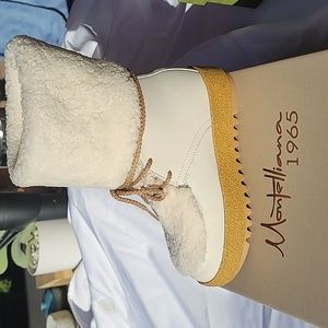 Montelliana 1965 natural wool snow boots size 37. Never worn